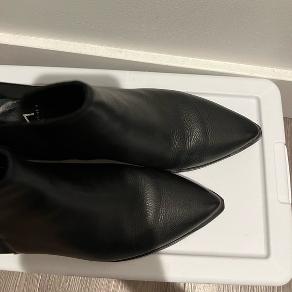 Marc Fisher booties in size 6.5 - Picture 2 of 4